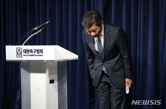 축구인 징계 사면 철회와 관련해 정몽규 대한축구협회장이 입장문을 발표했다. /사진=뉴시스 제공
