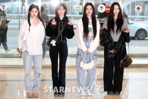 그룹 에스파(aespa) 카리나, 윈터, 지젤, 닝닝이 일본 콘서트를 위해 14일 오전 서울 강서구 김포국제공항을 통해 출국하고 있다. 2023.03.14 /사진=임성균 기자 tjdrbs23@