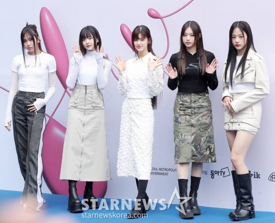걸그룹 뉴진스가 15일 서울 중구 동대문디자인플라자(DDP)에서 열린 &#039;2023 F/W 서울패션위크&#039;에 참석해 포즈를 취하고 있다. 2023.03.15 /사진=김창현 기자 chmt@