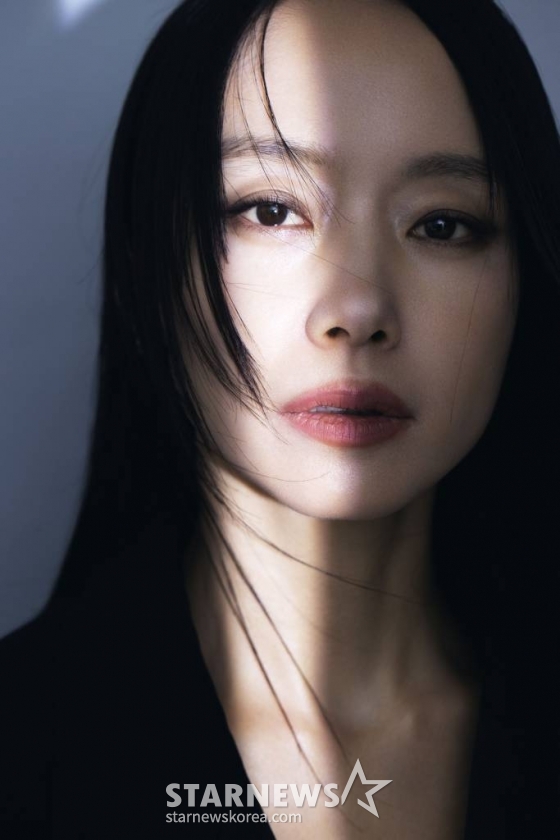 넷플릭스 오리지널 영화 &#039;길복순&#039;의 주연배우 전도연이 5일 오후 진행된 인터뷰를 위해 포즈를 취하고 있다. /사진제공=넷플릭스 2023.04.05ㅍ /사진=이동훈 기자 photoguy@