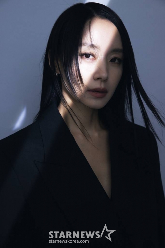 넷플릭스 오리지널 영화 &#039;길복순&#039;의 주연배우 전도연이 5일 오후 진행된 인터뷰를 위해 포즈를 취하고 있다. /사진제공=넷플릭스 2023.04.05ㅍ /사진=이동훈 기자 photoguy@