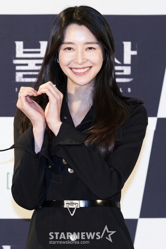 배우 권나라가 15일 오후 온라인으로 진행된 tvN 새 토일극 &#039;불가살&#039; 제작발표회에 참석해 포즈를 취하고 있다. 2021.12.15 &lt;사진=CJ ENM&gt; /사진=임성균 기자 tjdrbs23@
