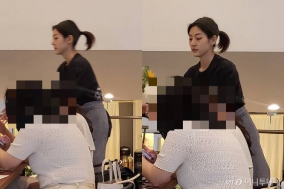 배우 김새론이 6일 서울 강남구의 한 카페에서 아르바이트를 하고 있는 모습 /사진=남미래 기자