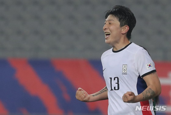 한국 여자축구대표팀 공격수 박은선이 11일 용인 미르스타디움에서 열린 잠비아와 2차 평가전에서 멀티골을 기록한 뒤 세리머니를 펼치고 있다. /사진=뉴시스 제공