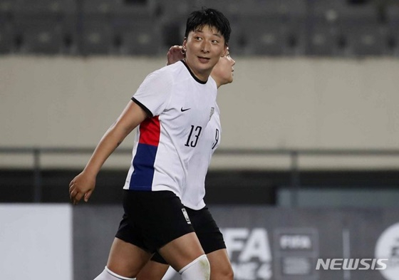 한국 여자축구대표팀 박은선이 11일 용인미르스타디움에서 열린 잠비아와 친선경기에서 골을 기록한 뒤 세리머니를 펼치고 있다. /사진=뉴시스 제공