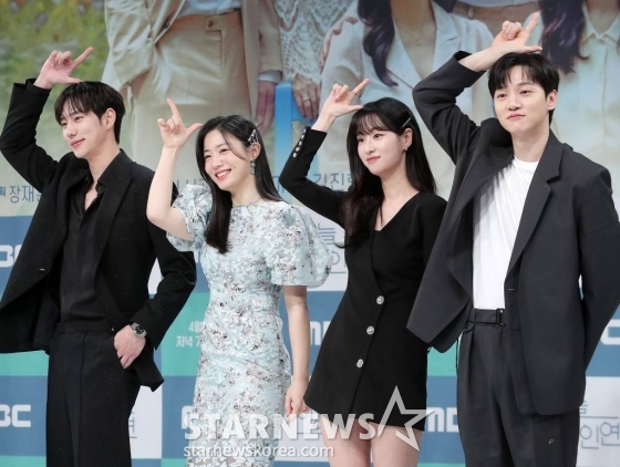 배우 진주형, 정우연, 전혜연, 서한결이 13일 오전 서울 마포구 상암동 MBC 사옥에서 진행된 일일드라마 &#039;하늘의 인연&#039; 제작발표회에 참석해 포즈를 취하고 있다.  &#039;하늘의 인연&#039;은 아버지의 그릇된 욕망이 만들어낸 비극으로 원수가 돼버린 부녀가 마침내 천륜의 사랑을 깨닫는 이야기를 그린다. 오는 17일 첫 방송. 2023.04.13 /사진=김창현 기자 chmt@