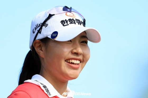 성유진이 15일 LPGA 롯데 챔피언십 3라운드에서 환한 미소를 짓고 있다. /AFPBBNews=뉴스1