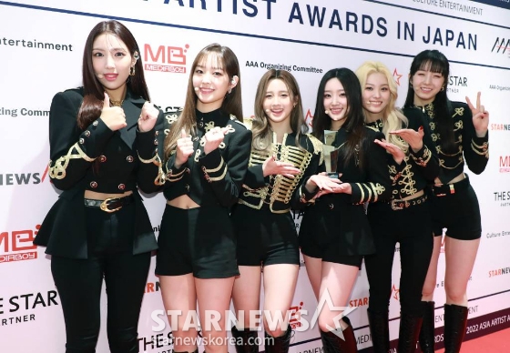 걸그룹 LIGHTSUM(라잇썸)이 2022년 12월 13일 오후 일본 나고야 니혼가이시홀에서 열린 스타뉴스-미디어보이 주최 &#039;2022 Asia Artist Awards IN JAPAN&#039;(2022 아시아 아티스트 어워즈, 이하 2022 AAA)에서 AAA포텐셜어워드를 수상한 뒤 포즈를 취하고 있다.  2022.12.13 /사진=이동훈 기자 photoguy@