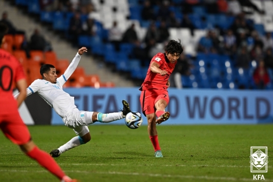 김용학이 26일 온두라스전에서 슛을 시도하고 있다. /사진=대한축구협회