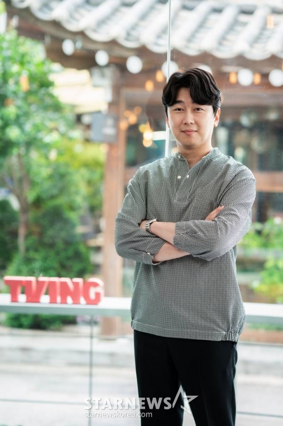 티빙 예능 &#039;결혼과 이혼 사이2&#039;의 이진혁PD가 24일 진행된 인터뷰를 위해 포즈를 취하고 있다. /사진제공=티빙 2023.05.024 /사진=이동훈 기자 photoguy@