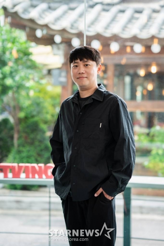티빙 예능 &#039;결혼과 이혼 사이2&#039;의 박내룡 PD가 24일 진행된 인터뷰를 위해 포즈를 취하고 있다. /사진제공=티빙 2023.05.024 /사진=이동훈 기자 photoguy@