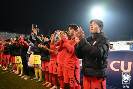 한국 U-20 축구대표팀 선수들이 지난 26일(한국시간) 온두라스전이 끝나고 관중에게 인사하고 있다. /사진=대한축구협회