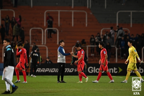 김은중(오른쪽에서 네 번째) U-20 대표팀 감독과 한국 U-20 대표팀 선수들. /사진=대한축구협회 제공