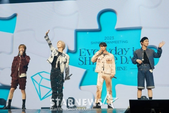 그룹 샤이니(SHINee)가 팬들과 즐거운 시간을 보냈다.   샤이니는 데뷔 15주년을 기념해 27일, 28일 양일간 서울 송파구 잠실 실내체육관에서 팬미팅 &#039;2023 SHINee FANMEETING &#039;Everyday is SHINee DAY&#039; : [Piece of SHINE]&#039;(2023 샤이니 팬미팅 &#039;에브리데이 이즈 샤이니 데이&#039; : [피스 오브 샤인])을 개최했다. / 사진제공 = SM엔터테인먼트 /사진=김창현 기자 chmt@