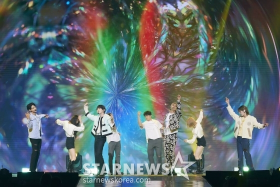 그룹 샤이니(SHINee)가 팬들과 즐거운 시간을 보냈다.   샤이니는 데뷔 15주년을 기념해 27일, 28일 양일간 서울 송파구 잠실 실내체육관에서 팬미팅 &#039;2023 SHINee FANMEETING &#039;Everyday is SHINee DAY&#039; : [Piece of SHINE]&#039;(2023 샤이니 팬미팅 &#039;에브리데이 이즈 샤이니 데이&#039; : [피스 오브 샤인])을 개최했다. / 사진제공 = SM엔터테인먼트 /사진=김창현 기자 chmt@