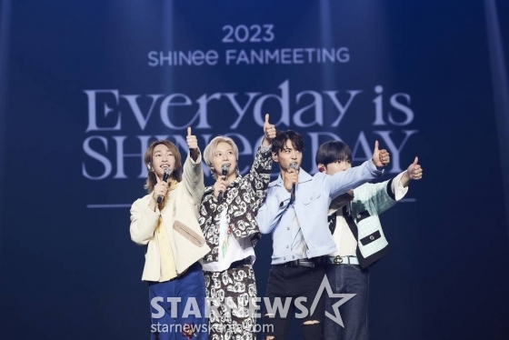 그룹 샤이니(SHINee)가 팬들과 즐거운 시간을 보냈다.   샤이니는 데뷔 15주년을 기념해 27일, 28일 양일간 서울 송파구 잠실 실내체육관에서 팬미팅 &#039;2023 SHINee FANMEETING &#039;Everyday is SHINee DAY&#039; : [Piece of SHINE]&#039;(2023 샤이니 팬미팅 &#039;에브리데이 이즈 샤이니 데이&#039; : [피스 오브 샤인])을 개최했다. / 사진제공 = SM엔터테인먼트 /사진=김창현 기자 chmt@