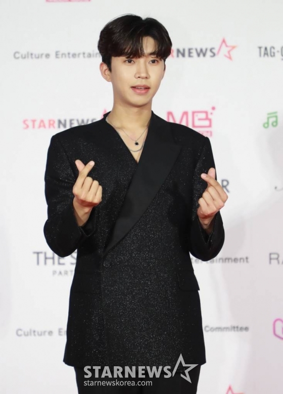 가수 임영웅이 13일 오후 일본 나고야 니혼가이시홀에서 열린 스타뉴스-미디어보이 주최 '2022 Asia Artist Awards IN JAPAN'(2022 아시아 아티스트 어워즈, 이하 2022 AAA) 레드카펫행사에서 포즈를 취하고 있다. 스타뉴스와 미디어보이가 주최하고 Asia Artist Awards 조직위원회와 더스타파트너, 컬쳐 엔터테인먼트가 공동 주관하는 글로벌 NO.1 시상식 '2022 AAA'에는 올 한 해 동안 국내외에서 많은 사랑을 받은 가수, 배우들이 참석해 눈을 뗄 수 없는 화려한 글로벌 축제의 장을 펼친다. 2022.12.13 /사진=이동훈 기자 photoguy@