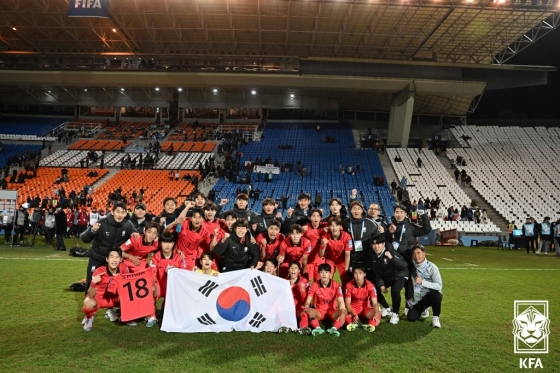 한국 20세 이하(U-20) 대표팀 선수들이 29일 감비아전 무승부 후 기념 촬영에 임하고 있다. /사진=대한축구협회 제공