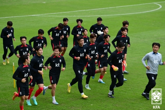 한국 U-20 대표팀 선수들이 31일(한국시간) 아르헨티나 산티아고 델에스테로에 위치한 트레이닝센터 센트럴 코르도바에서 러닝을 하며 몸을 풀고 있다. /사진=대한축구협회 제공