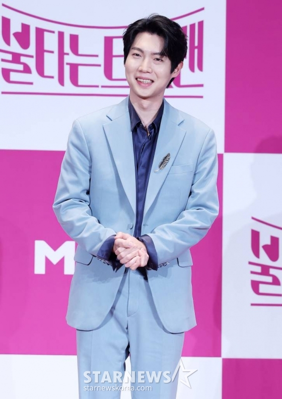 가수 손태진이 14일 서울 마포구 상암동 누리꿈스퀘어에서 진행된 MBN &#039;불타는 트롯맨&#039; 기자간담회에 참석해 포즈를 취하고 있다. 2023.03.14 /사진=김창현 기자 chmt@