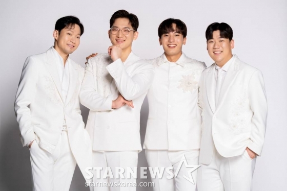 JTBC 예능프로그램 &#039;팬텀싱어4&#039; 준우승팀 포르테나(이동규, 오스틴킴, 서영택, 김성현)가 5일 오후 서울 마포구 상암동 한 카페에서 진행된 인터뷰에 앞서 포즈를 취하고 있다. /사진제공=JTBC 2023.06.05 /사진=이동훈 기자 photoguy@