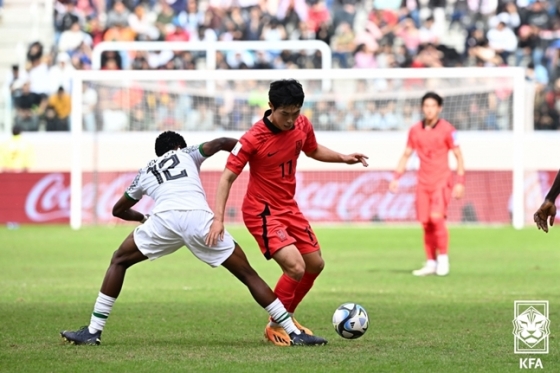 한국 U-20 축구대표팀 강성진(오른쪽). /사진=KFA