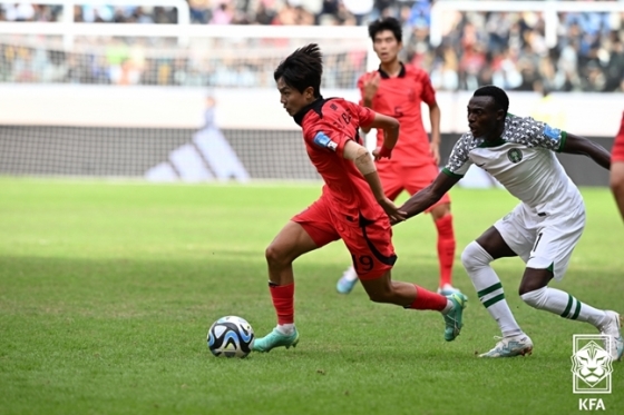 한국 U-20 축구대표팀 배서준이 드리블을 시도하고 있다. /사진=KFA