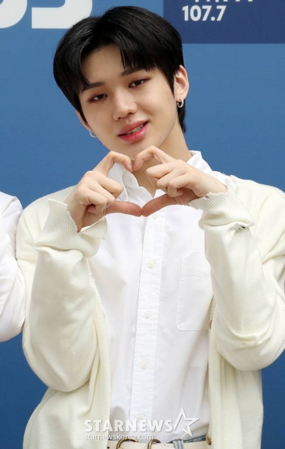 그룹 티엔엑스(TNX) 천준혁이 8일 오후 서울 목동 SBS에서 진행되는 라디오 &#039;컬투쇼&#039;와 컨텐츠 촬영에 앞서 포즈를 취하고 있다. 2022.06.08 /사진=임성균 기자 tjdrbs23@