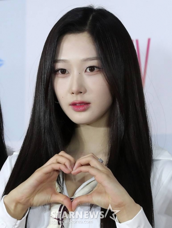 그룹 에스파 지젤이 18일 오후 서울 송파구 올림픽공원 KSPO DOME에서 진행된 &#039;써클차트 뮤직 어워즈 2022&#039; 레드카펫 행사에 참석해 포즈를 취하고 있다. 2023.02.18 /사진=김창현 기자 chmt@