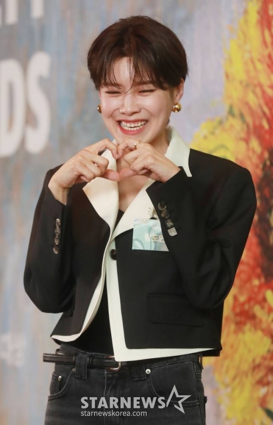 코미디언 장도연이 2023 브랜드 고객충성도 대상 포토월 행사에 참석해 포즈를 취하고 있다. /2023.05.02 /사진=이동훈 기자 photoguy@