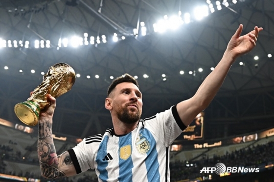 리오넬 메시가 2022 카타르 월드컵에서 우승 후 기뻐하고 있다. /AFPBBNews=뉴스1