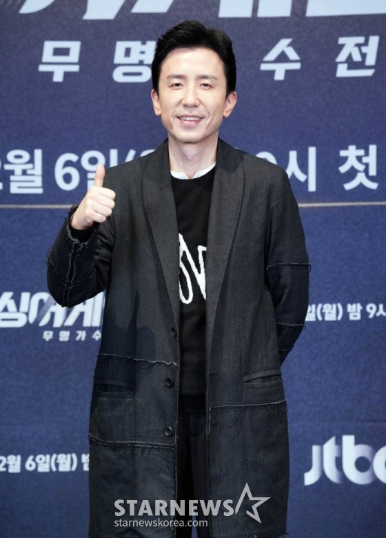가수 유희열이 6일 오전 온라인으로 진행된 JTBC 예능프로그램 &#039;싱어게인 시즌 2-무명가수전&#039;의 온라인 제작발표회에 참석해 포즈를 취하고 있다. 2021.12.06 &lt;사진제공=JTBC&gt; /사진=임성균 기자 tjdrbs23@
