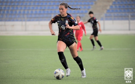 콜린 벨호에 첫 발탁된 케이시 유진 페어. /사진=KFA