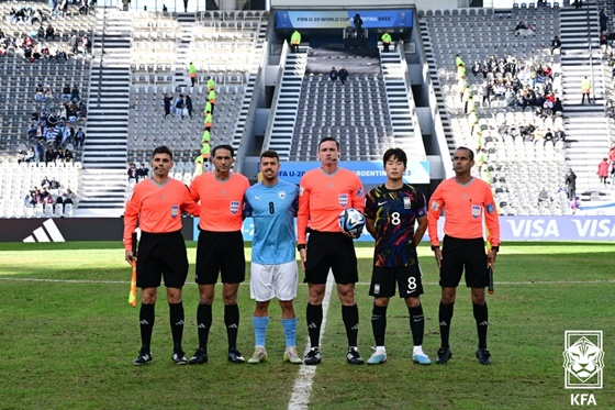 U-20 대표팀 캡틴 이승원(오른쪽에서 두 번째). /사진=대한축구협회 제공