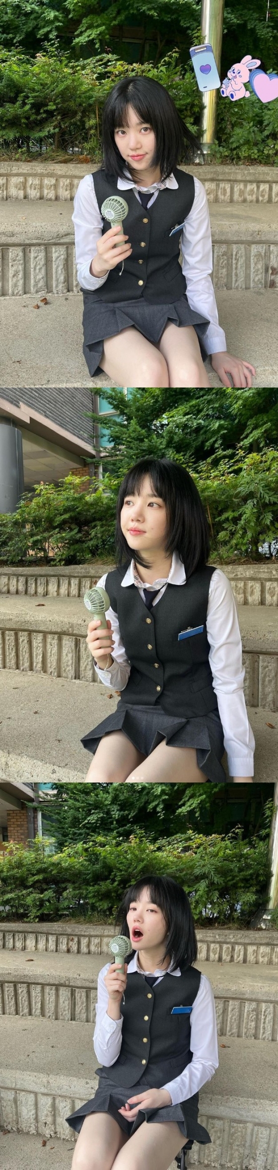 이유비, '교복+단발' 초극강 동안 외모에 이유비, '교복+단발' 초극강 동안 외모에