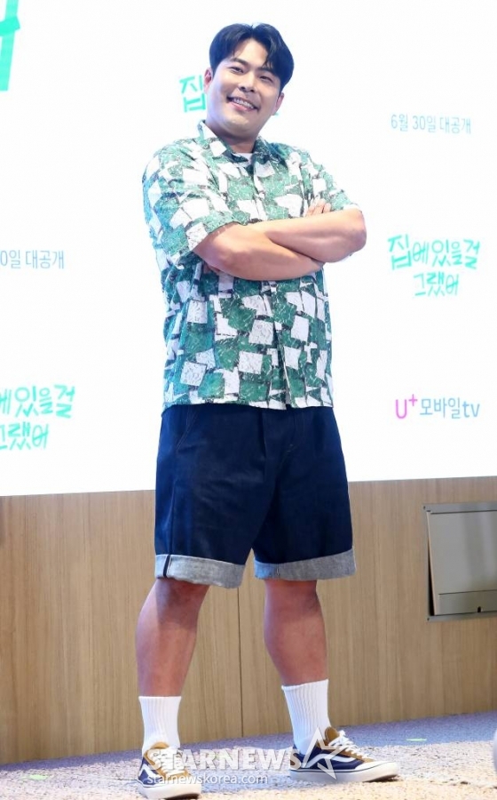 코미디언 김해준이 26일 오후 서울 용산구 LG유플러스 본사에서 진행된 예능 '집에 있을 걸 그랬어' 제작발표회에 참석해 포즈를 취하고 있다. '집에 있을 걸 그랬어'는 해외여행이라고는 한 번도 가 본 적 없는 'K-남매' 조나단&파트리샤가 ‘마성의 남자’ 김해준과 함께 떠나는 힐링인 듯 아닌 듯 헷갈리는 여행 프로젝트다. 오는 30일 U+모바일tv에서 공개된다. 2023.06.26 /사진=김창현 기자 chmt@