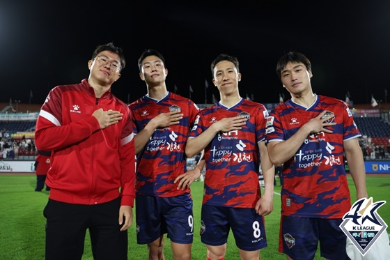 왼쪽부터 권창훈, 김지현, 이영재, 강윤성. /사진=한국프로축구연맹 제공