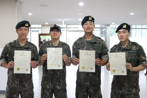 김천 5기 멤버들. /사진=김천상무 제공