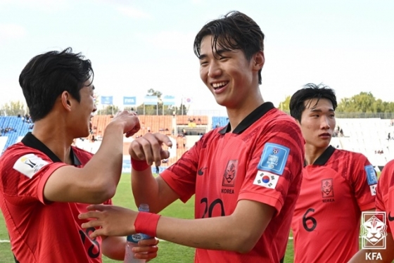 세리머니하는 김지수(가운데). /사진=대한축구협회 제공