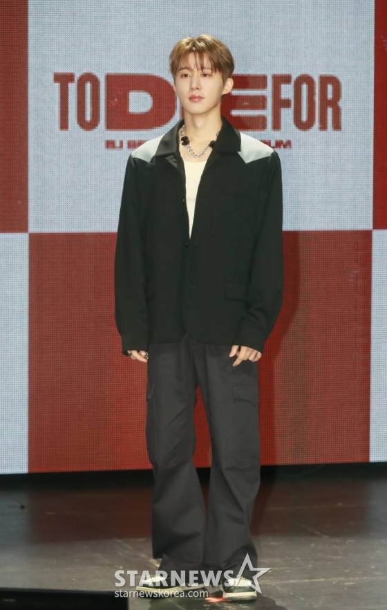가수 비아이(B.I)가 1일 오후 서울 마포구 메세나폴리스에서 진행된 새 정규 앨범 &#039;투 다이 포&#039;(TO DIE FOR) 발매기념 쇼케이스에서 포즈를 취하고 있다.  이번 앨범에는 더블 타이틀곡 &#039;겁도없이&#039;(Dare to Love), &#039;Die for love&#039;(다이 포 러브)를 비롯해 &#039;To Die&#039;(투 다이), &#039;해일&#039;(Wave), &#039;망가진 장난감의 섬&#039;(The Island of Misfit Toys)&#039;, &#039;개가트닌생&#039;(Beautiful Life), &#039;구르믄&#039; (Cloud Thought), &#039;TRUTH&#039;, &#039;MICHELANGELO 등 총 9곡의 신곡과, 2021년 11월 발매된 하프 앨범에 담긴 6곡 등 총 15곡이 수록됐다. /2023.06.01 /사진=이동훈 기자 photoguy@