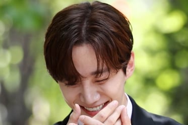 이준호 '뉴스룸 출근하는 본부장님!'