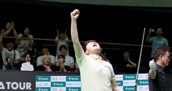 챔피언샷 성공 후 기뻐하는 백민주. /사진=PBA 투어