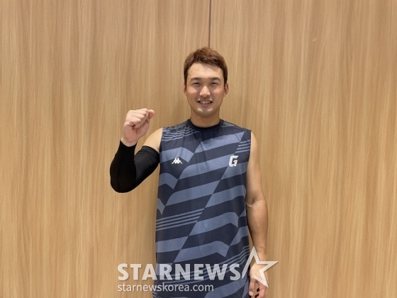 롯데 안권수가 30일 광주 KIA전을 앞두고 포즈를 취하고 있다. /사진=양정웅 기자