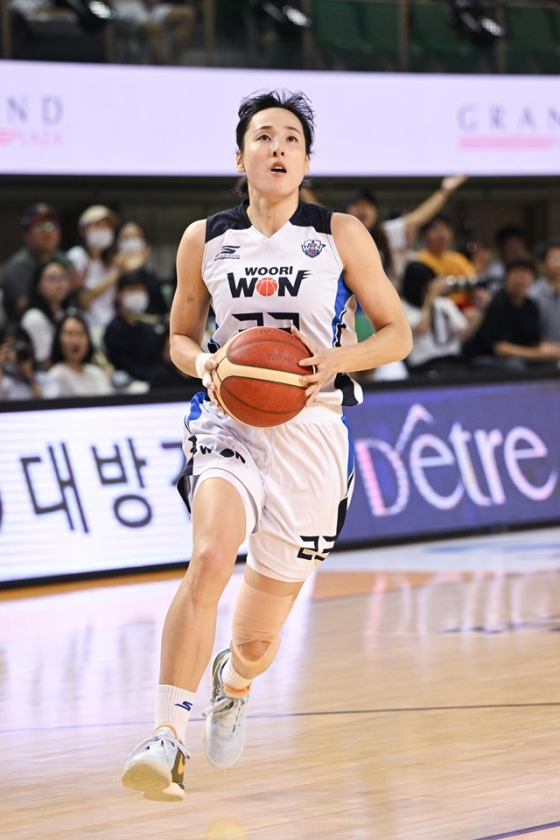 공격을 시도하는 아산 우리은행 김단비. /사진=WKBL 제공