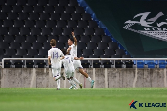 아드리앵 레안드로가 결승골을 넣자 세리머니를 펼치는 안더레흐트 선수들.  /사진=한국프로축구연맹 제공