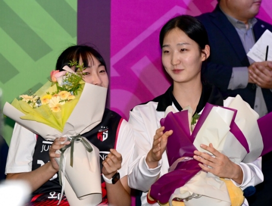 한봄고 김세빈(오른쪽)./사진=한국배구연맹