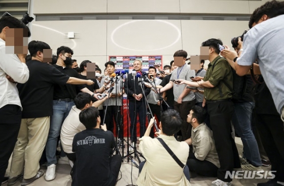 지난 14일 입국 당시 위르겐 클린스만 감독 인터뷰 장면. /사진=뉴시스 제공