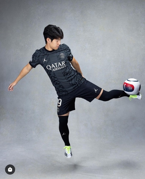 PSG 써드 유니폼 모델로 나선 이강인. /사진=PSG SNS