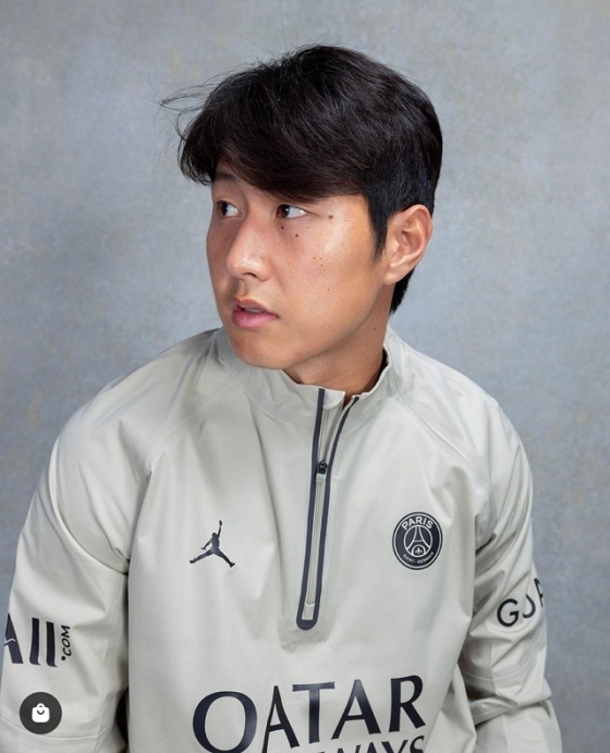 PSG 트레이닝복 모델로 나선 이강인. /사진=PSG SNS
