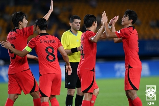 득점 후 기뻐하는 한국 선수단. /사진=대한축구협회